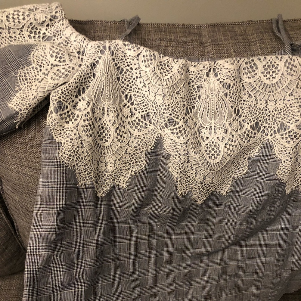 Off should Zara top w lace detailing